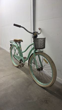 Huffy deluxe Woman’s bike.