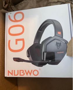 Wireless gaming headset compatible with PS5, PS4, and PC (brand new)