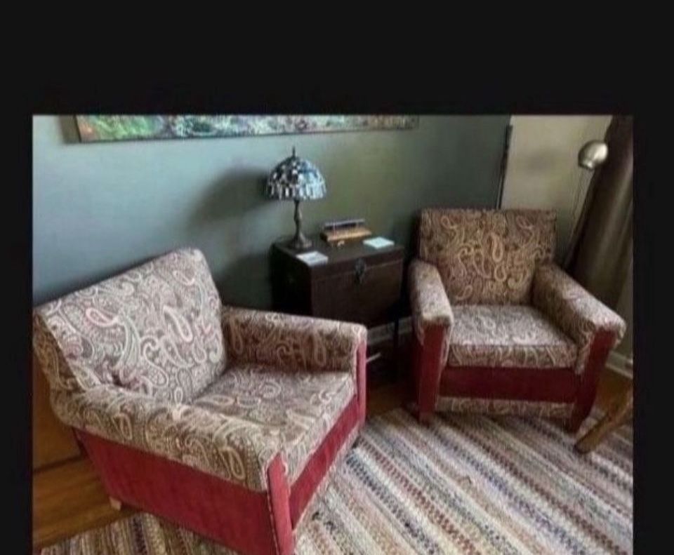 Sitting Upholstered Chairs