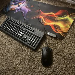 Gaming Steel Tech Keyboard Comes With Big Mouse Pad And Razor Deathadder Essential Mouse