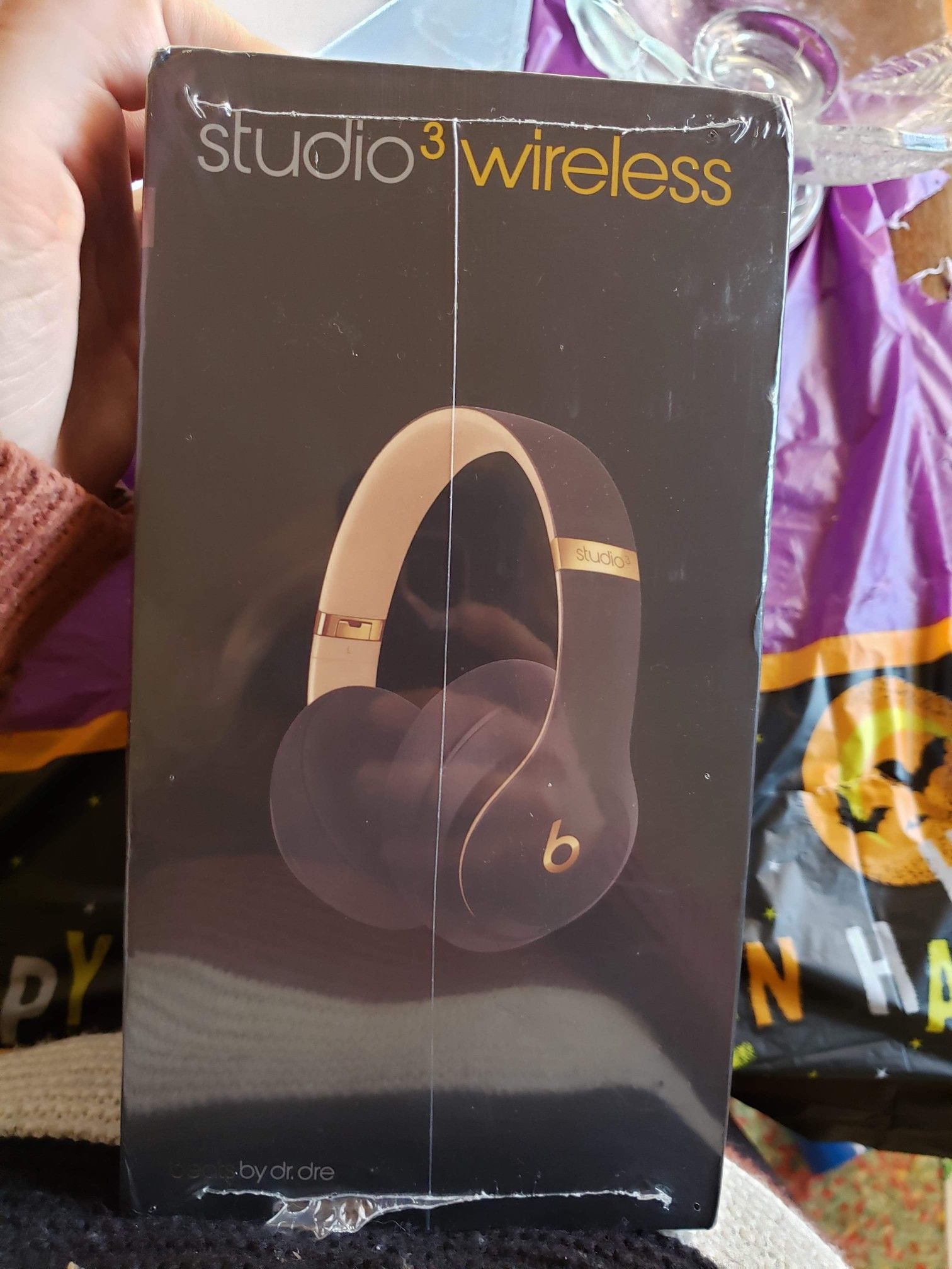 Beats studio 3 wireless Bluetooth headset. Black and gold special edition