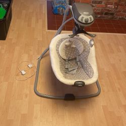 Graco Great Condition BABY SWING Retail 99$