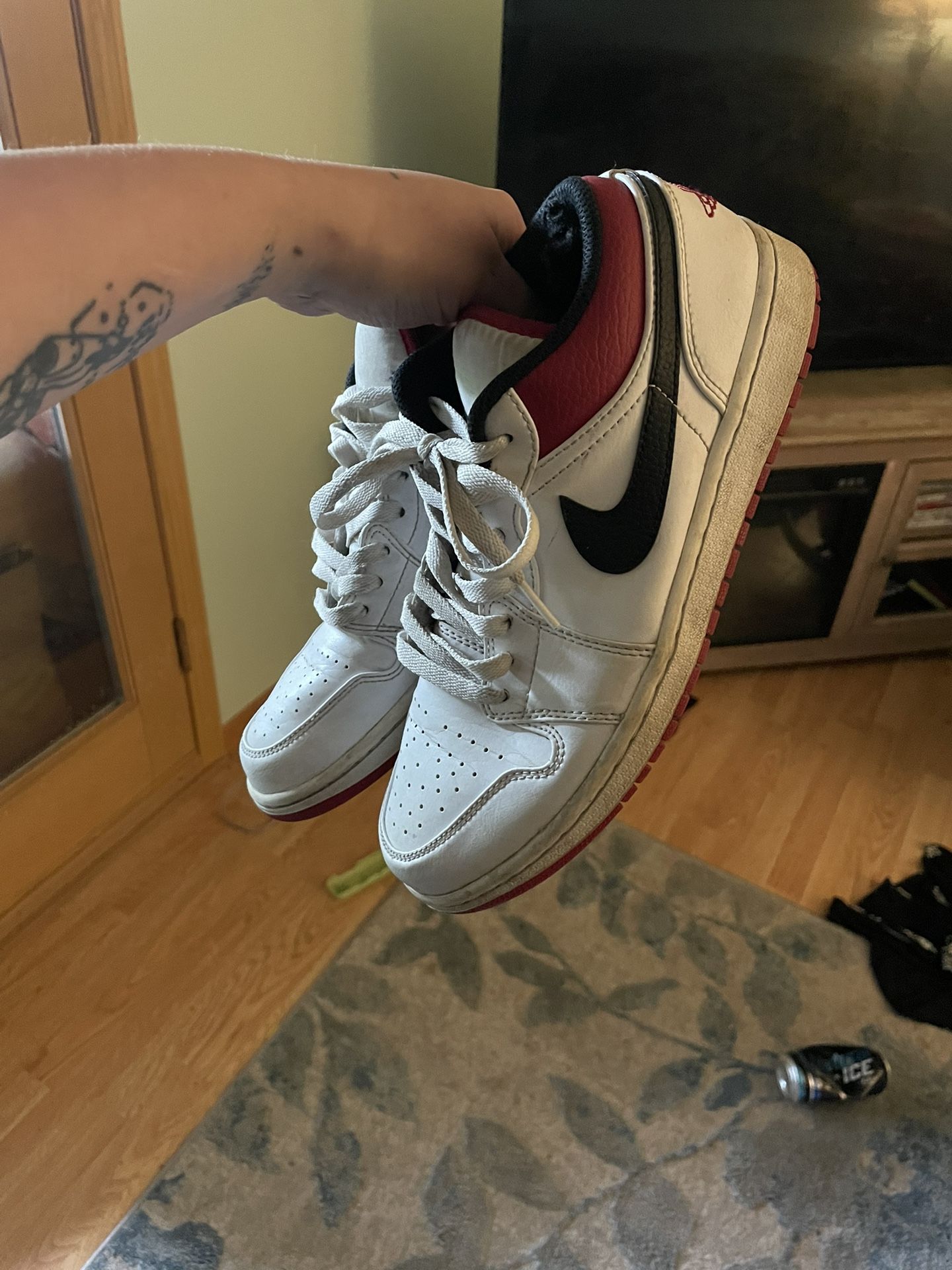 NIKE AIR JORDANS SIZE 8