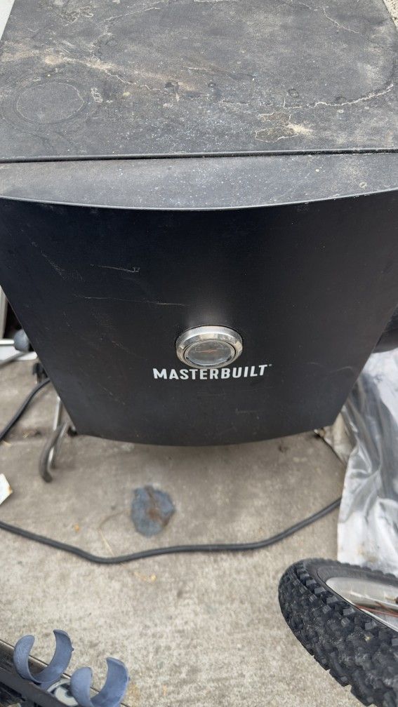 MasterBuilt Electric Smoker