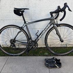 Awesome Specialized Roubaix  SL4 Carbon Fiber Road bike w/ Clip In Shoes