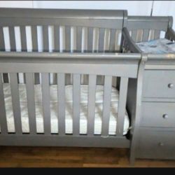 Crib With Changing Station 