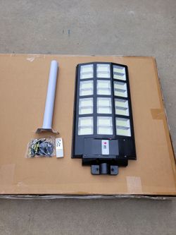 Solar Street Light  1,000 Watts Come With Remote Control  And Post