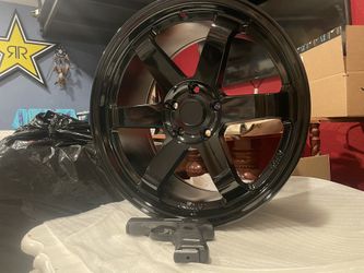 Avid1 AV06 17X8 Gloss Black 5X114.3 (4)