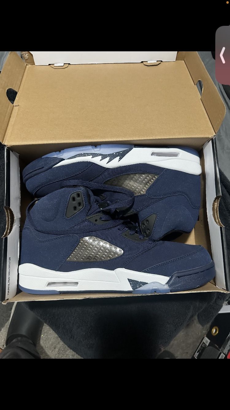 Midnight blue jordan 5’s
