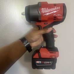 Milwaukee Fuel  1/2 Inch Impact With Battery And Charger 