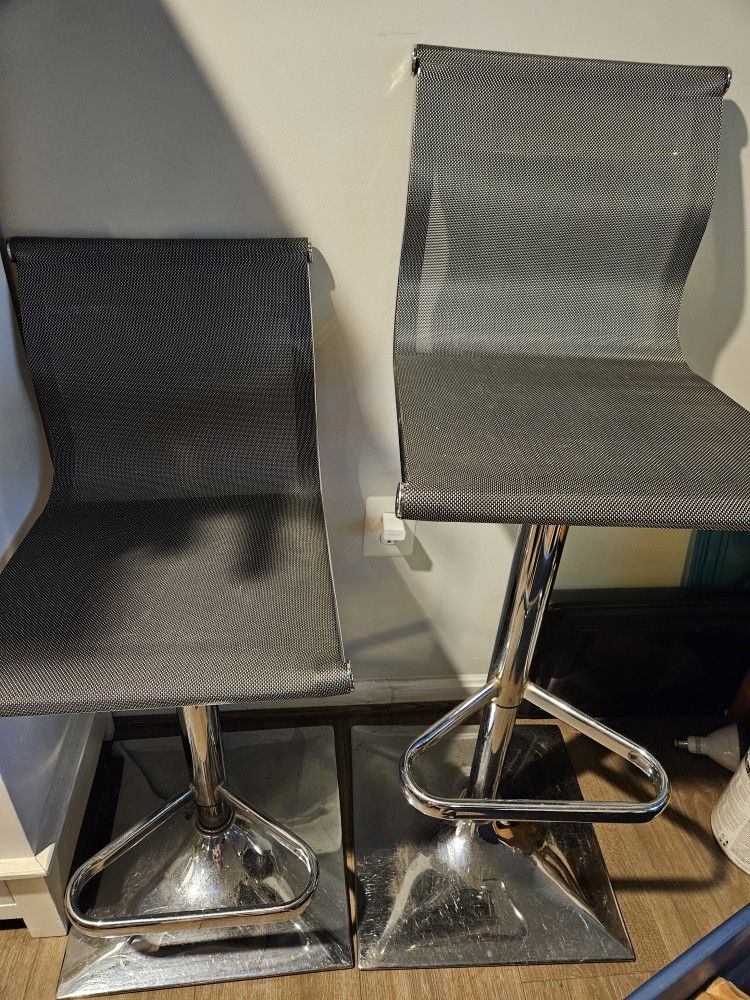 2 Bar Stools