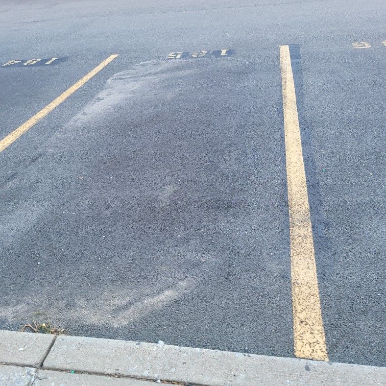 1 PARKINGiNG SPOT AVAILABLE EACH EVERY MONTH