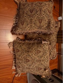 Couch pillows (3 )
