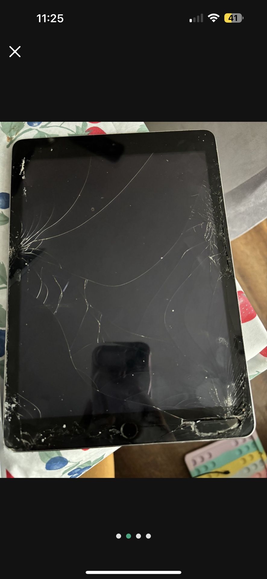 iPad 5th Generation (32GB) - For Parts/ Repair - Cracked Screen &