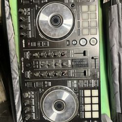 DJ Equipment 