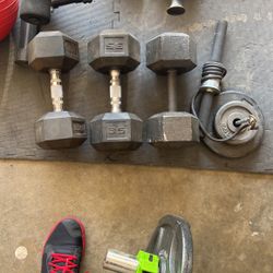 Two 12.5 Kg Two 35lbs Two 45 