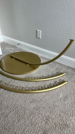 Metal Garment Rack with round hooks