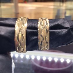 10k gold design band set weeding set two piece available in stock ,we do have plain wedding band as well..