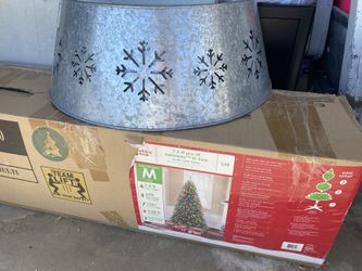 Christmas Tree And Tree Collar