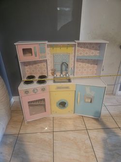 Toy kitchen