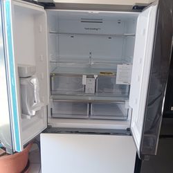 Samsung 3-door refrigerator v36 wide by 70 high 29 deep new