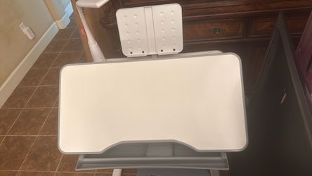 Child Grow with me Desk