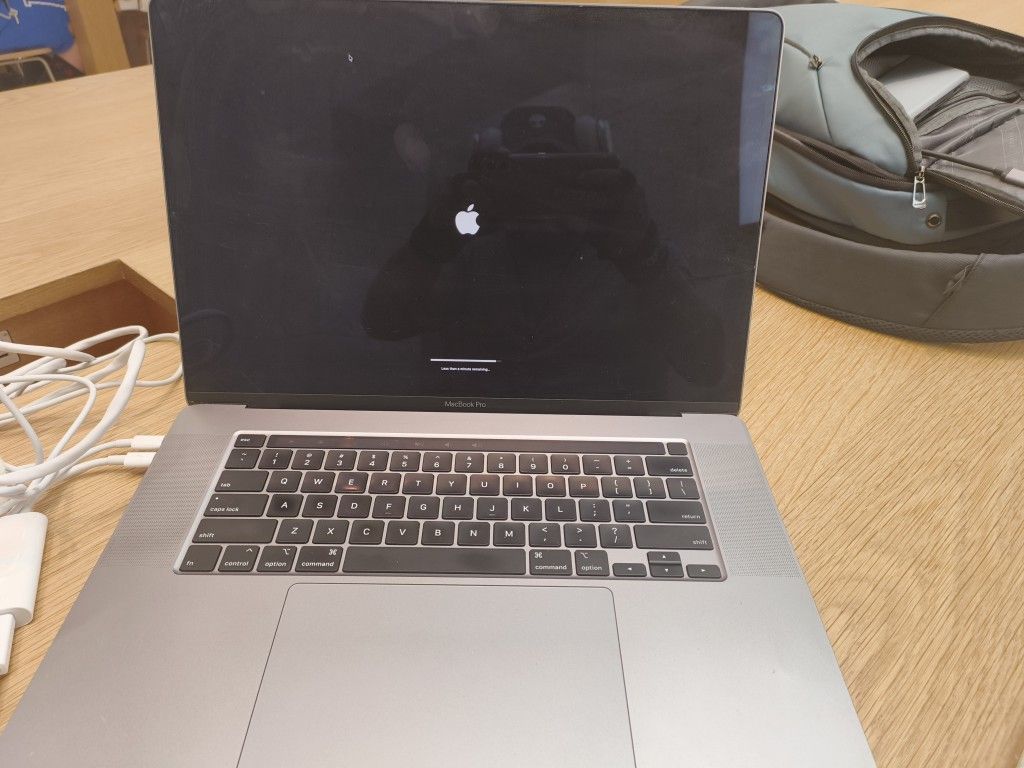 MacBook Pro i9 Intel 2.3ghz, 16Ram ,1tb Storage,  4gb Video, 16" Screen , 2019