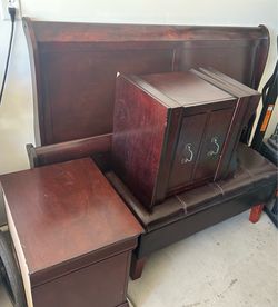 Wooden bedroom furniture set!