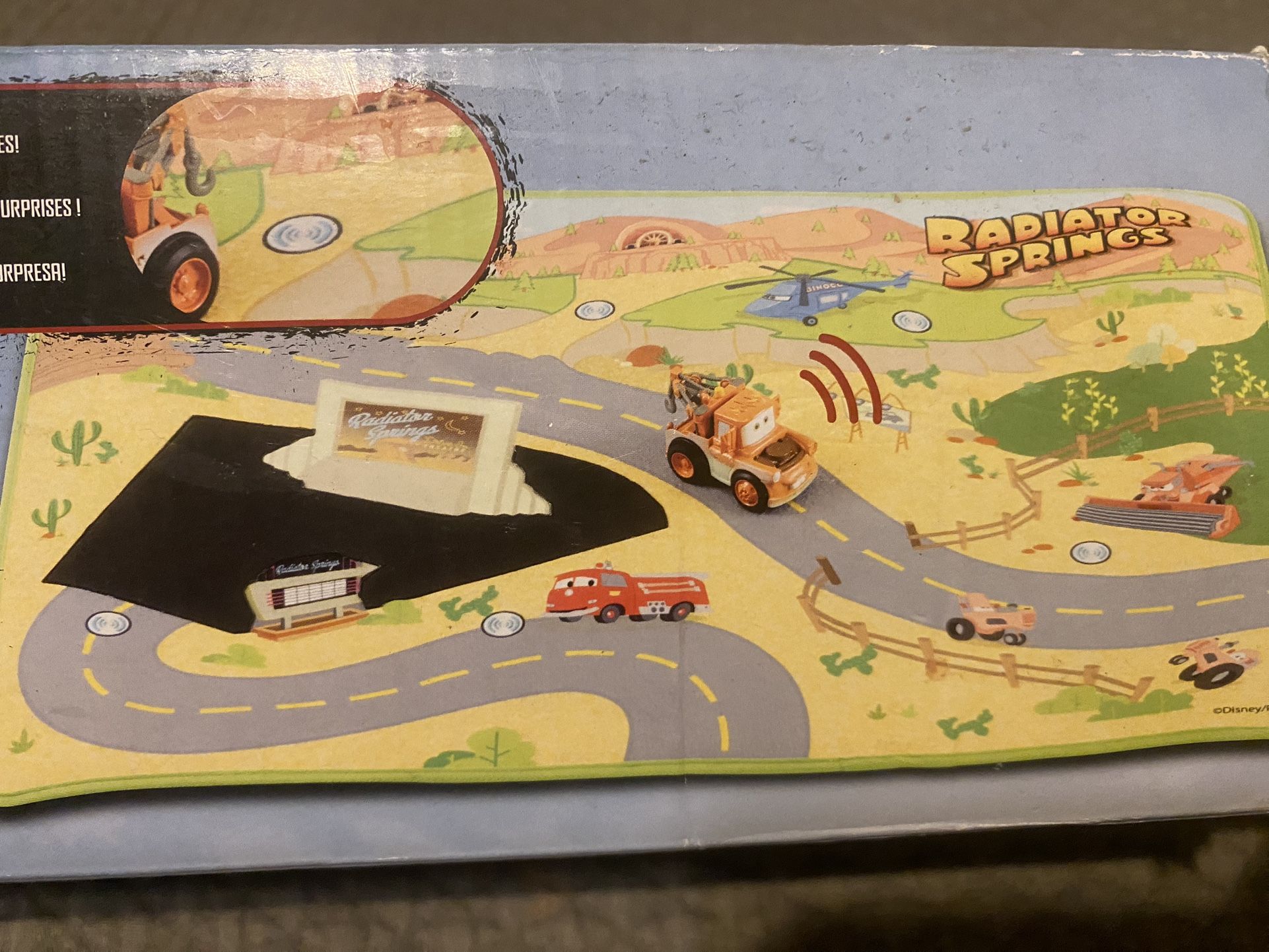 CARS RADIATOR SPRINGS INTERACTIVE PLAY MAT TOW MATER NEW CARS PLAY RUG WITH TOW MATER CAR; NOT TESTED