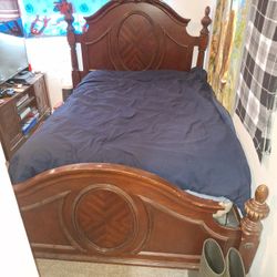 King's sighs wooden bed frame, easy to assemble, comes with box spring, lots of underbed storage.