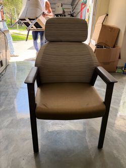9 Matching Commercial Reception & Waiting Room Chairs – Excellent Condition