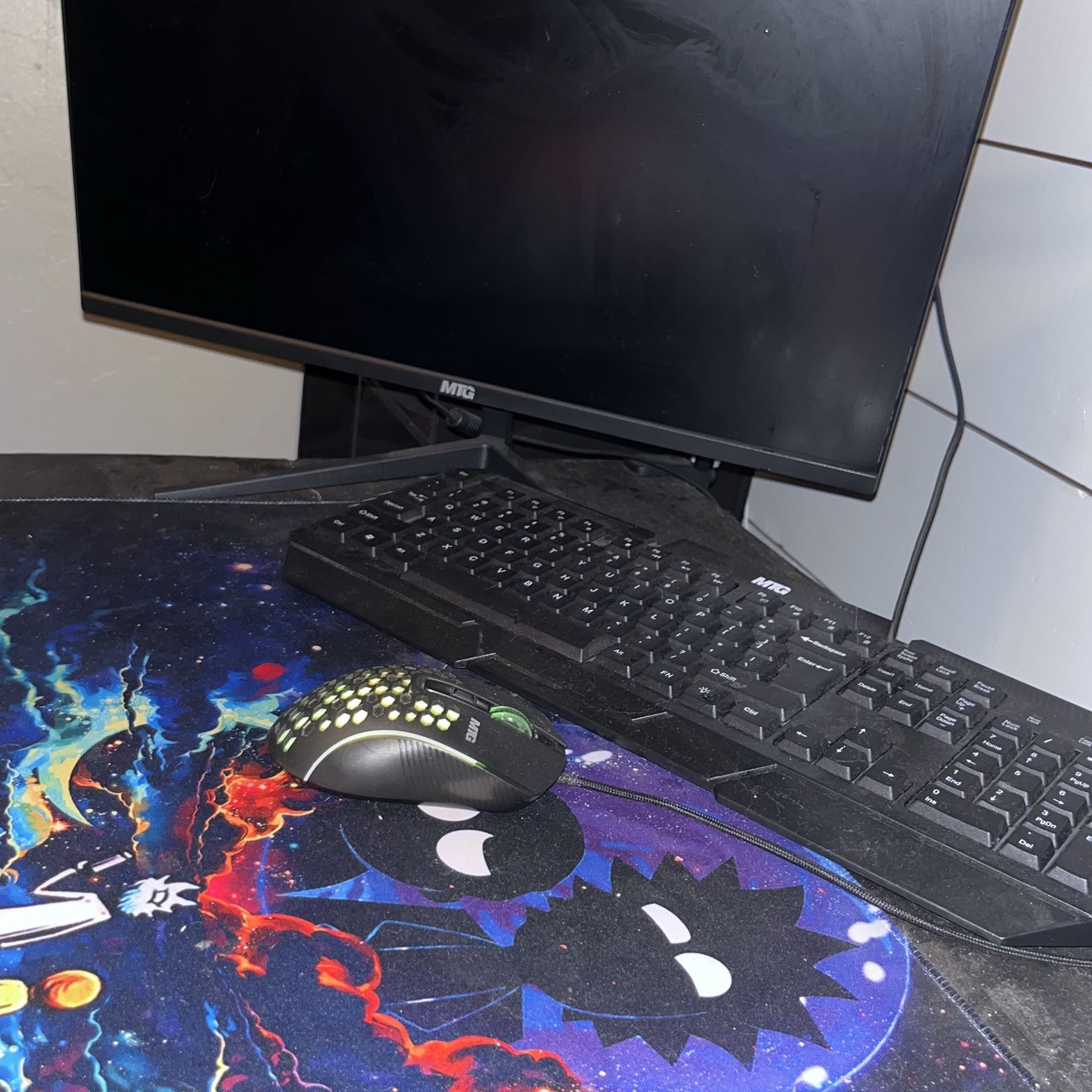 MTG Monitor, Keyboard, Mouse, Pc, And Mic