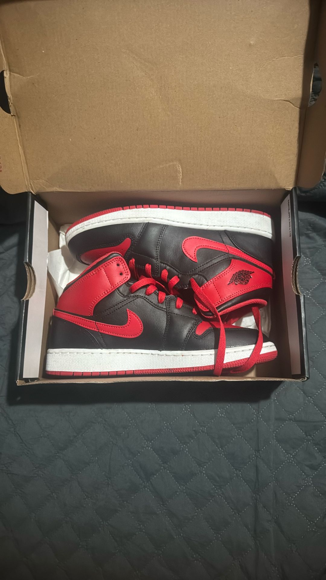 Air Jordan 1MID