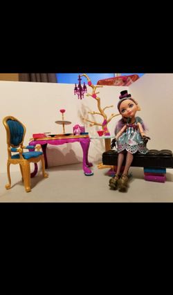 Ever After High - Madeline Hatter Hat-tastic Party