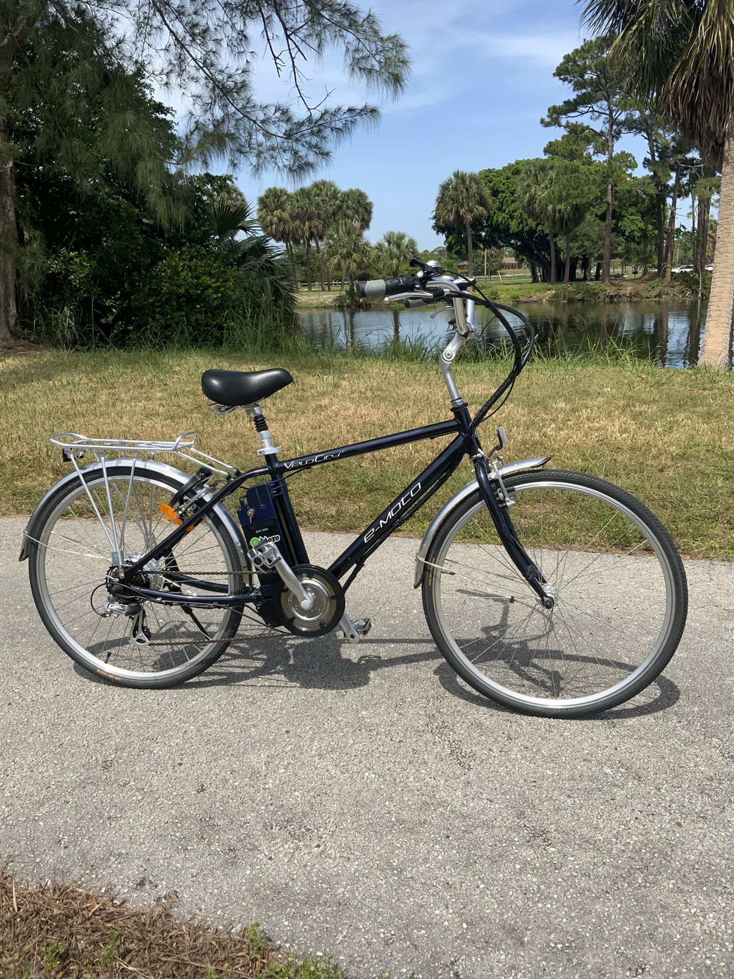 E-Moto Electric Bike Bicycle Blue With Power Assist and upgraded Full Throttle comes with extras