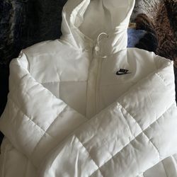 White Nike Puffer Size M