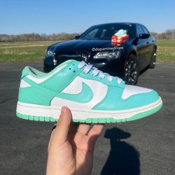 WMNS Nike Dunk Low ‘Green Glow’