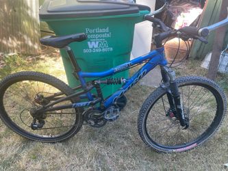 Full suspension mountain bike