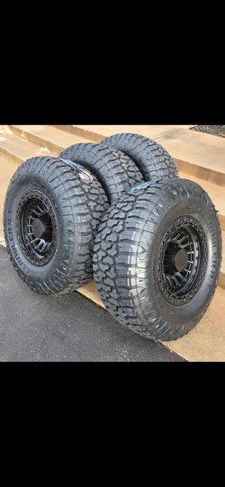 17" LOCK rims w/ 35" Tires