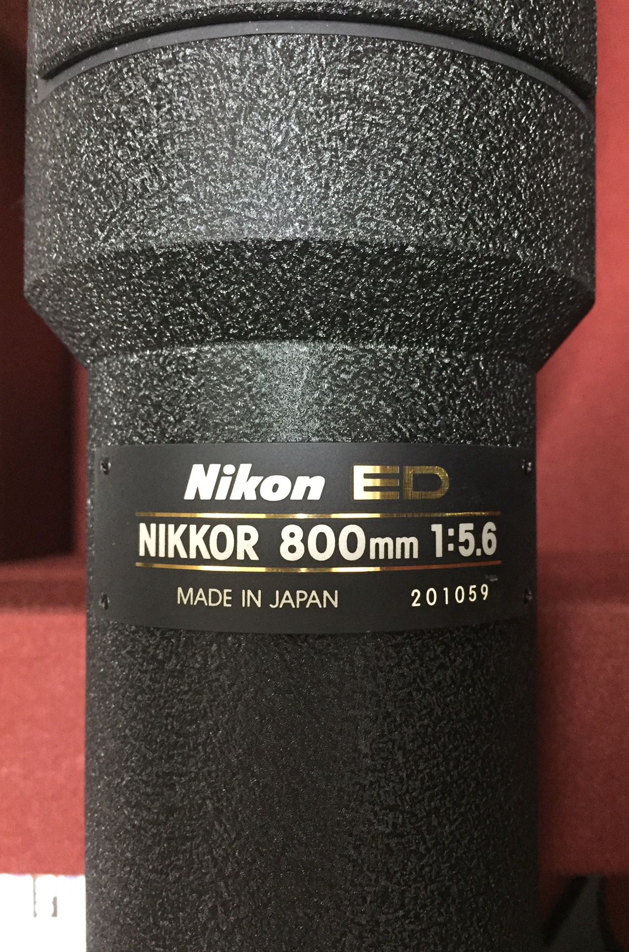 Nikon Nikkor 800mm f:5.6 ED AI-S lens with hard case