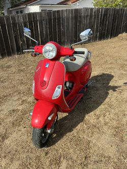 Red Vespa Scooter 2009 — As-Is / Project 