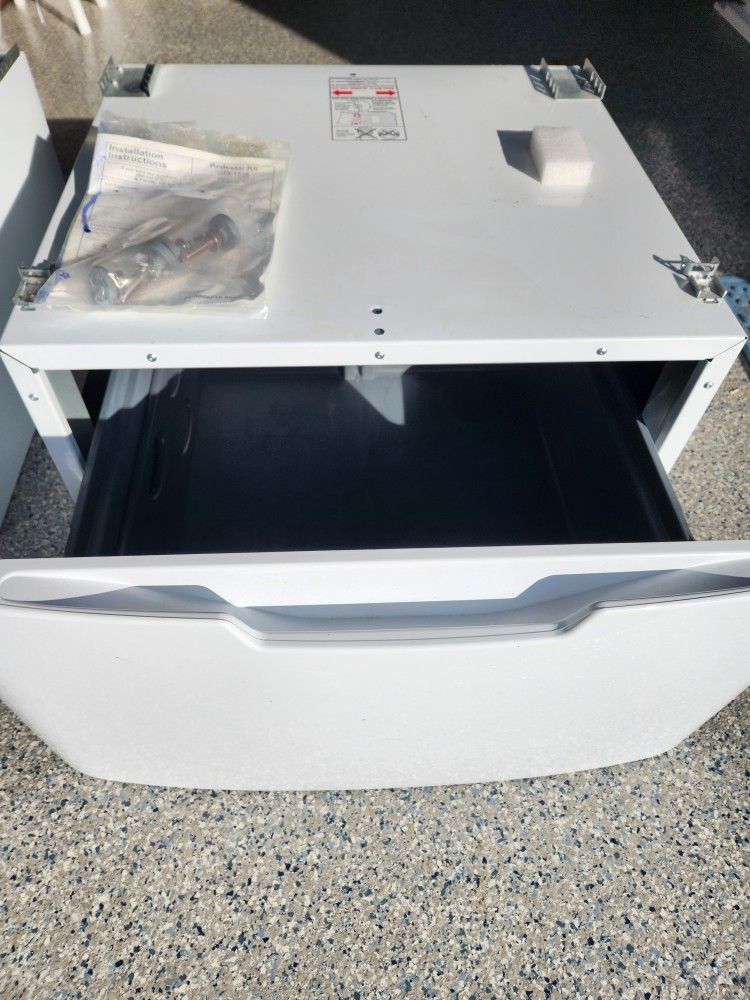 Laundry Pedestal w/Drawer 16x27.9in and 29.8in deep