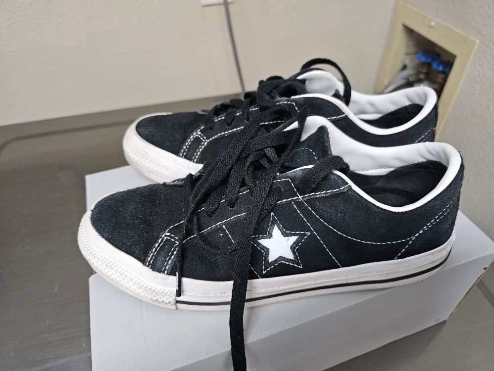 Converse Shoes Size 7