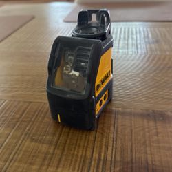 The DEWALT Cross Line Green Laser DW088CG