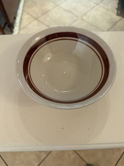 7 stone colored bowls with brown ring