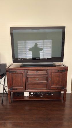 55’ TV Pioneer With Tv Stand