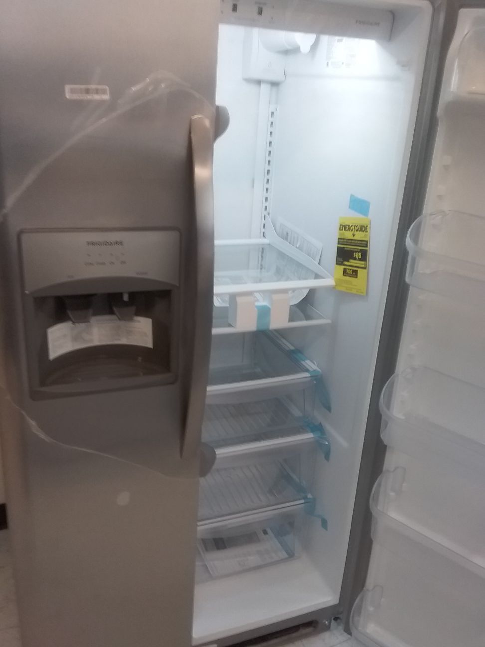 Frigidaire side by side stainless steel refrigerator new scratch and dents good condition 6month warranty