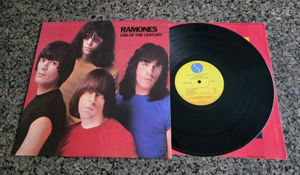 Ramones 1980 End Of The Century Sire SRK 6077 Original Lyric Sleeve LP Vinyl Rare Record vintage VTG in excellent pre-owned condition as pictured. 80s