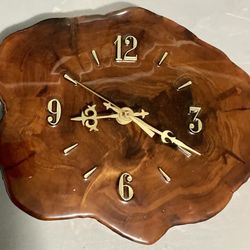 Burlwood Clock 