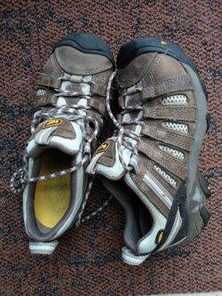Keen Safety Toe Shoes. 7.5 . Cash Pickup